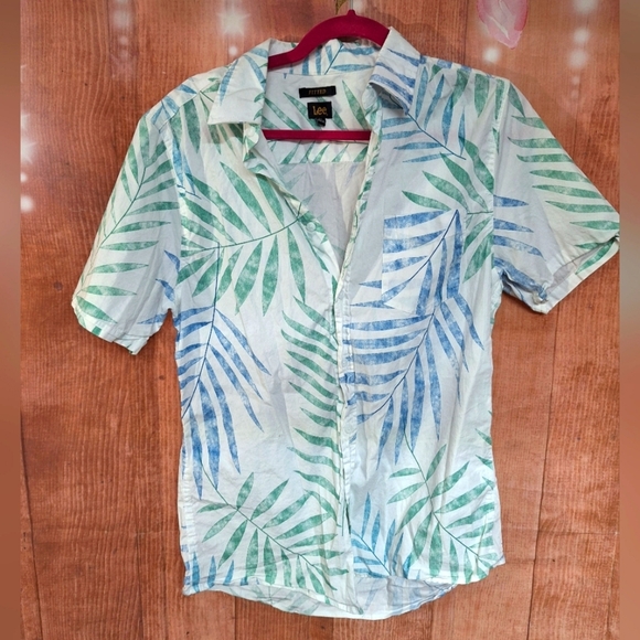 Lee Tops - LEE FITTED BUTTON DOWN TOP SIZE MEDIUM